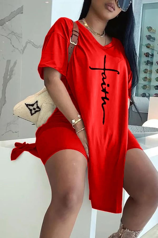 🔥Compra 2 envíos gratis🔥Conjunto de dos piezas de camiseta y shorts con cuello en V y lado dividido con estampado de letras